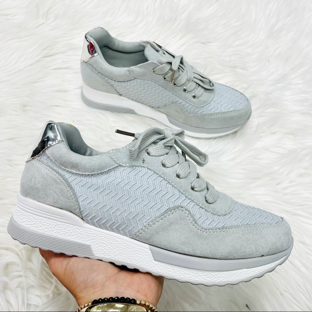 Women’s Light Gray Lace-Up Casual Sneakers